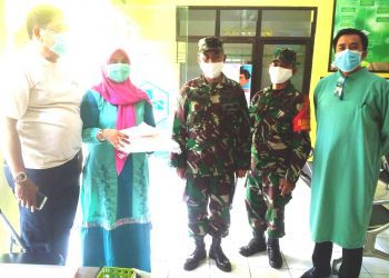 Danramil Kedungkandang Serahkan Bantuan APD Ke Tiga Puskesmas Di Wilayahnya