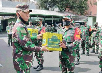 Jelang Lebaran Dandim 0833 Kota Malang Bagikan Bingkisan Kepada Prajurit dan ASN Kodim 0833
