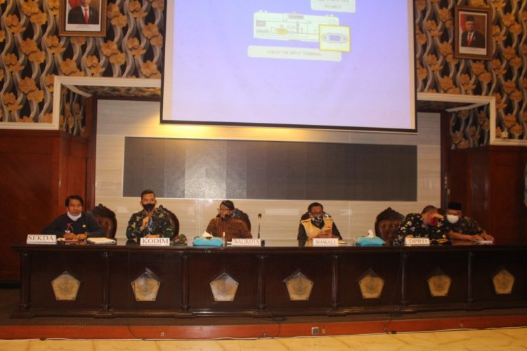 Gubernur Jawa Timur Tinjau Langsung Penerapan Lumbung Pangan Kampung Di RW 2 Sukun Kota Malang