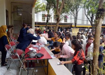 Kampus FEB Unmer Malang Beri Bantuan Paket Sembako Bagi Mahasiswanya Yang Tidak Pulang Kampung