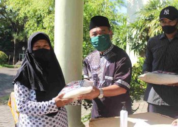 SD Plus Al-Kautsar Malang Kembali Bagikan Paket Sembako Di Bulan Suci Ramadhan