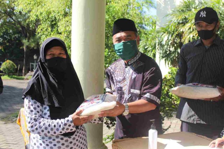 SD Plus Al-Kautsar Malang Kembali Bagikan Paket Sembako Di Bulan Suci Ramadhan