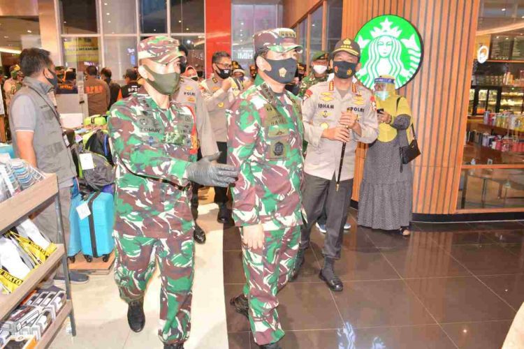 Panglima TNI dan Kapolri Datangi Transmart Malang