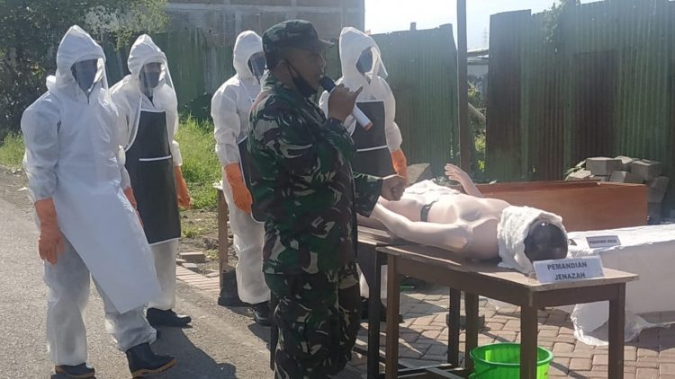 Warga Kampung Tangguh RW 7 Mojolangu Diedukasi Pemulasaraan Jenasah Covid-19