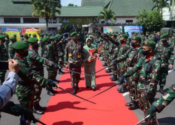 Dandim 0833 Ikuti Prosesi Penerimaan Kolonel Inf Irwan Subekti Sebagai Danrem 083 Baladhika Jaya