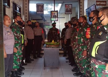 Personel Koramil Jajaran Kodim 0833 Kota Malang Datangi Polsek-Polsek Di Kota Malang