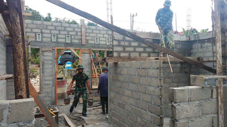 Satgas TMMD Ke 108 dan Warga Desa Ngepoh Bekerjasama Selesaikan Pembangunan Mushola Desa