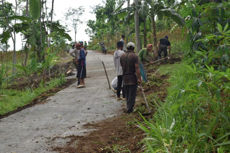 Warga Desa Ngepoh Tulungagung Akan Segera Dapat Menikmati Jalan Beton Hasil TMMD Ke 108