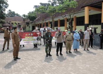 TNI Polri Di Kota Malang Beri Bantuan Masyarakat Yang Isolasi Mandiri