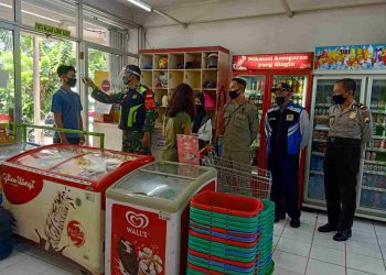 Personel TNI Polri Terus Jaga Mall Dan Pertokoan