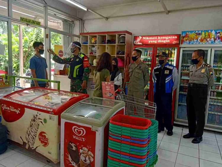 Personel TNI Polri Terus Jaga Mall Dan Pertokoan