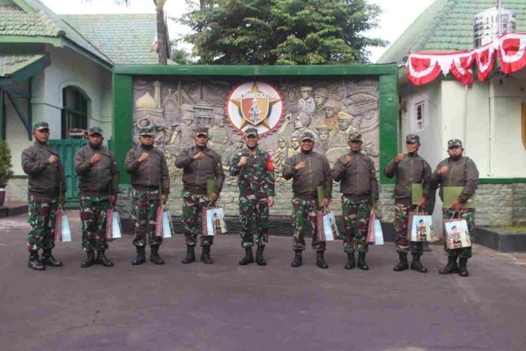 Letkol Inf Tommy Anderson Lepas 8 Prajurit Kodim 0833  Purna Tugas