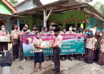 Pramuka Binaan Kodim 0833 Kota Malang Terjun Ke Masyarakat Berikan Bantuan Sembako