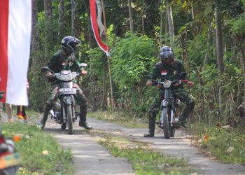 Meski harus Mneggunakan Motor Butut, Satgas TMMD Tetap Semangat Keliling Desa
