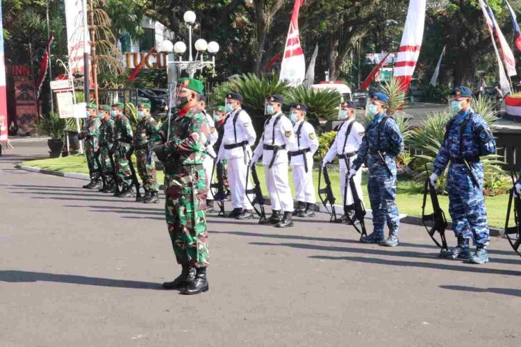 Upacara Bendera Peringatan Hari Kemerdekaan RI Di Balaikota Malang
