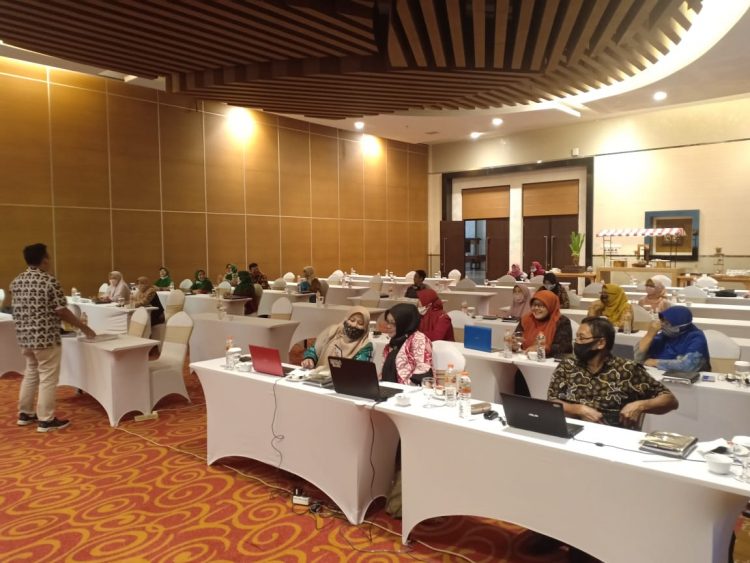 Guru Akuntansi SMK Di Kota Malang Belajar Pola Pembelajaran Berbasis ICT