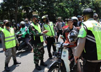 Tidak Memakai Masker, Pelanggar Langsung Sidang Di Tempat