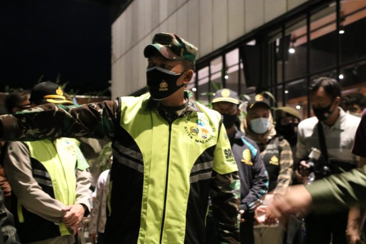 Denda Rp.100 Ribu Bagi Yang Tidak Memakai Masker Di Kota Malang Sore Ini Diberlakukan