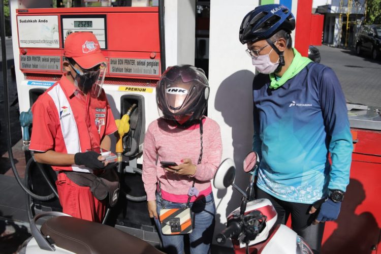 Ibu PKK RT 1 RW 11 Kedungkandang Diajari Berjualan Melalui Medsos