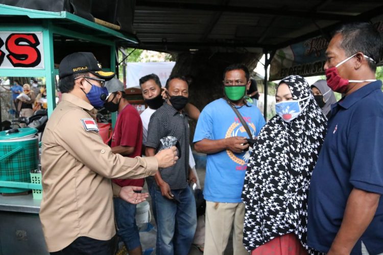 Ajak Masyarakat Patuhi Protokol Kesehatan, PWI Malang Raya Bagikan Empat Ribu Masker