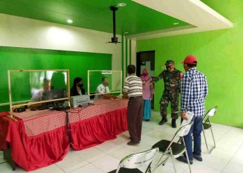 Babinsa Turut Amankan Pendistribusian BLT Tahap III Kecamatan Klojen