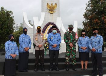 Peringati HUT Korpri, Laksanakan Ziarah dan Tabur Bunga Di TMP