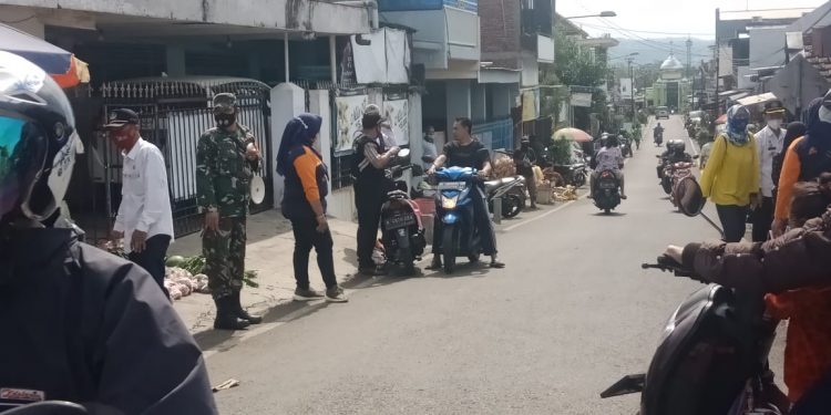 Pasar Krempyeng Kemantren Dioperasi, 22 Orang Tak Bermasker