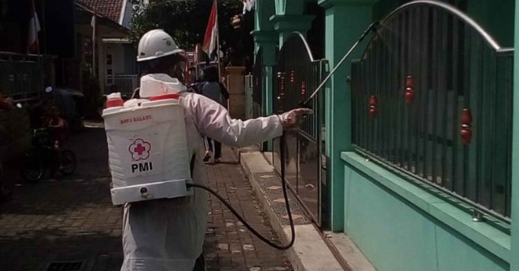 RW 3 Lesanpuro Menjadi Sasaran Penyemprotan Disinfektan Pagi Tadi