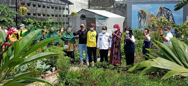 Wali Kota Dan Ketua PKK Kota Malang Hadiri Penilaian Lomba Kampung Bersinar Di RW 19 Purwantoro