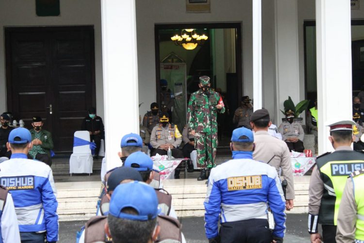 Dandim 0833 Kota Malang Pimpin Apel Pasukan Pengamanan Malam Tahun Baru