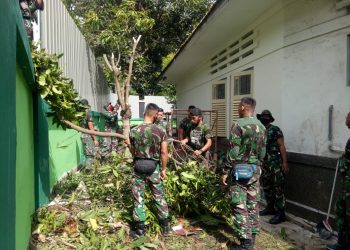 Prajurit TNI Melakukan Korve Di Polkesma