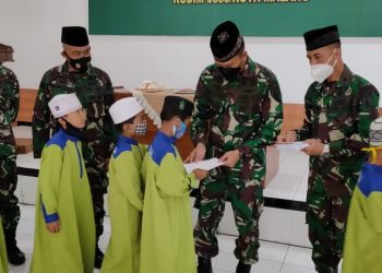 Kodim 0833 Santuni Yatim Piatu Melalui Jumat Berkah