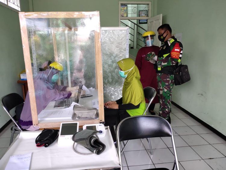 Tenaga Medis Dan Kesehatan Di Sukun Mulai Divaksin