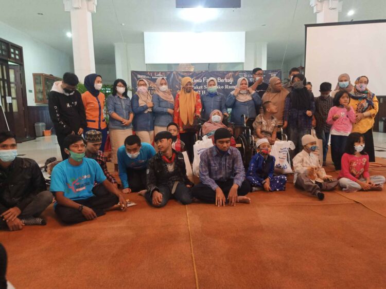 Bersama PPPA Darul Quran, Kimia Farma Mengajak Berbuka Puasa Dan Berikan Paket Sembako