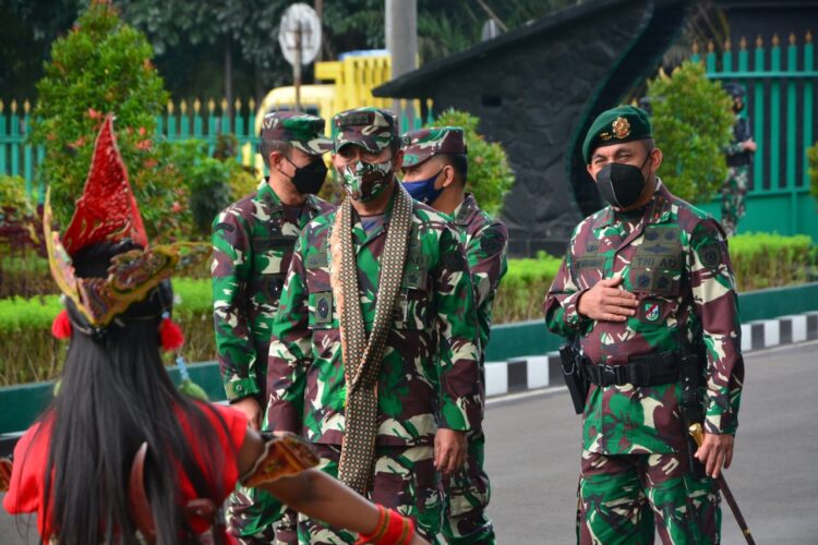 Wakasad Kunjungi Madivif 2 Kostrad