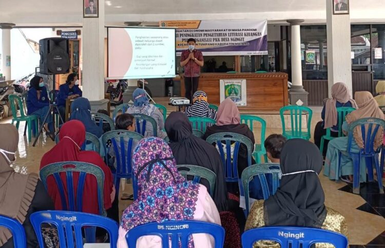 Dosen Muda Akuntansi FE UM Kuatkan Ekonomi Masyarakat Desa Dengan Literasi Keuangan