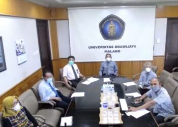 Rektor dan Wakil Rektor UB saat memberikan keterangan Perubahan Status UB menjadi PTNBH