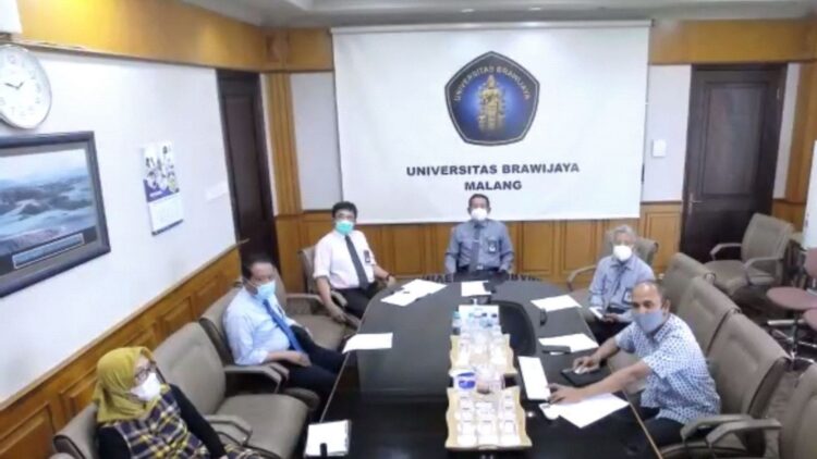 Rektor dan Wakil Rektor UB saat memberikan keterangan Perubahan Status UB menjadi PTNBH