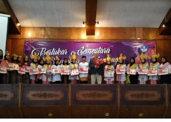 Penutupan PMM-DN di STIE Malangkucecwara dimeriahkan dengan penampilan Seni budaya Daerah Asal Peserta