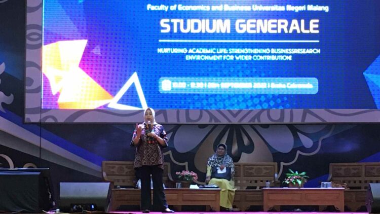 1.300 Maba FEB Universitas Negeri Malang Ikuti Studium Generale