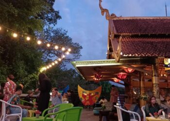 Meriahnya Mini Fashion Show Bareng Reza Wu Atelier Di SaigonSan Garden Cafe&Rooftop