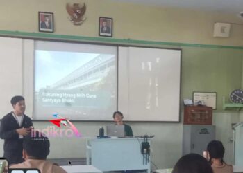 Perwakilan Perguruan Tinggi atau Biro Pendidikan saat melakukan presentasi di ruang-ruang kelas yang diikuti para siswa SMAK Kosayu Malang (Foto : Red)