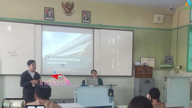Perwakilan Perguruan Tinggi atau Biro Pendidikan saat melakukan presentasi di ruang-ruang kelas yang diikuti para siswa SMAK Kosayu Malang (Foto : Red)